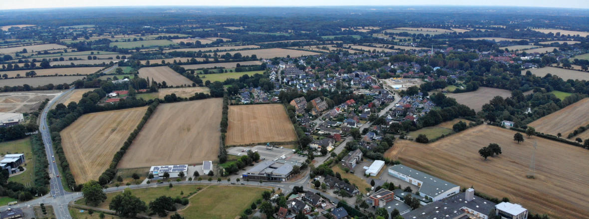 siek_luftaufnahme_richtung-ost_20208020_sommer.jpg